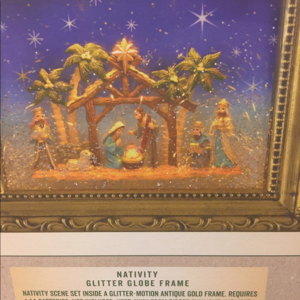 Nativity scene glitter globe